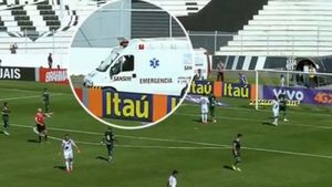 Cea mai proastă centrare a anului a produs una dintre cele mai amuzante faze din istoria recentă a fotbalului. VIDEO | Unde a ajuns mingea