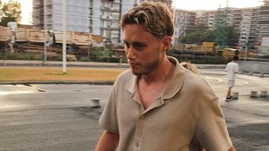 Noul transfer de la FCSB şi-a făcut apariția în tribune la meciul cu Virtus! Şi-a adus iubita la stadionul Steaua