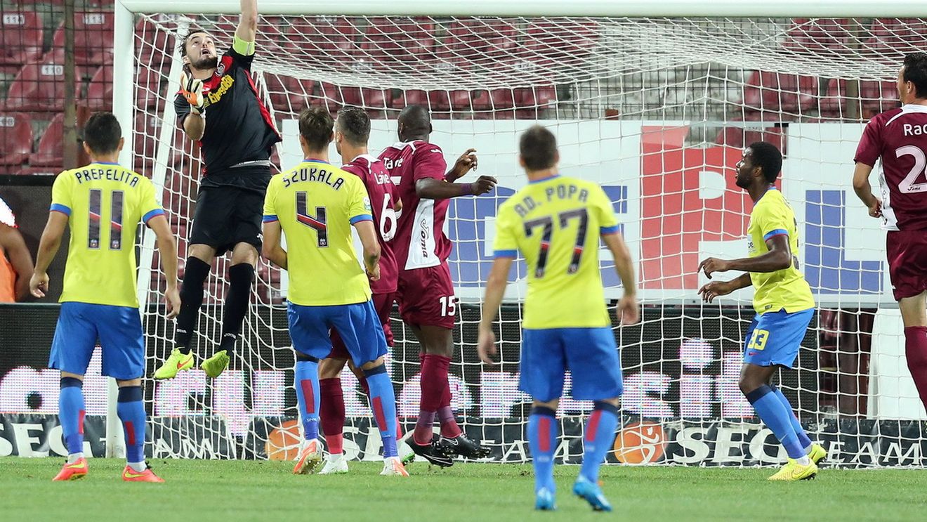 FOTO | Steaua, în urma "Lupilor". Campioana a învins cu 1-0 în Gruia și are maximum de puncte