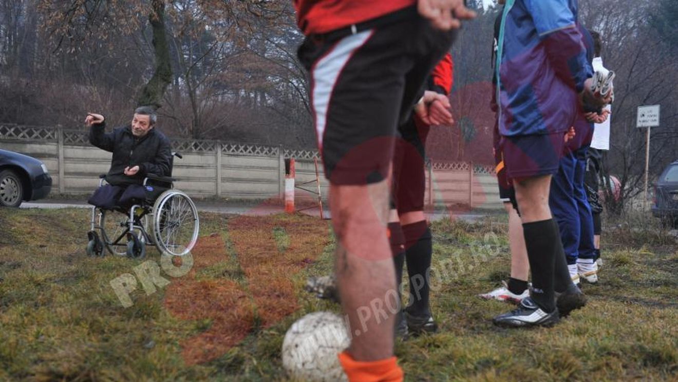 REPORTAJ - ProSport vă prezintă poveștile din fotbalul mic. Antrenorul Ioan Sabău își conduce echipa din scaunul cu rotile!