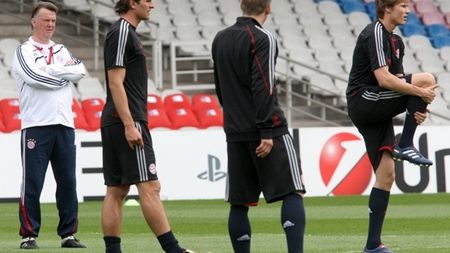 Van Gaal a început războiul psihologic: "Urmez o cale mai grea decât Mourinho! Prefer să distrez publicul"