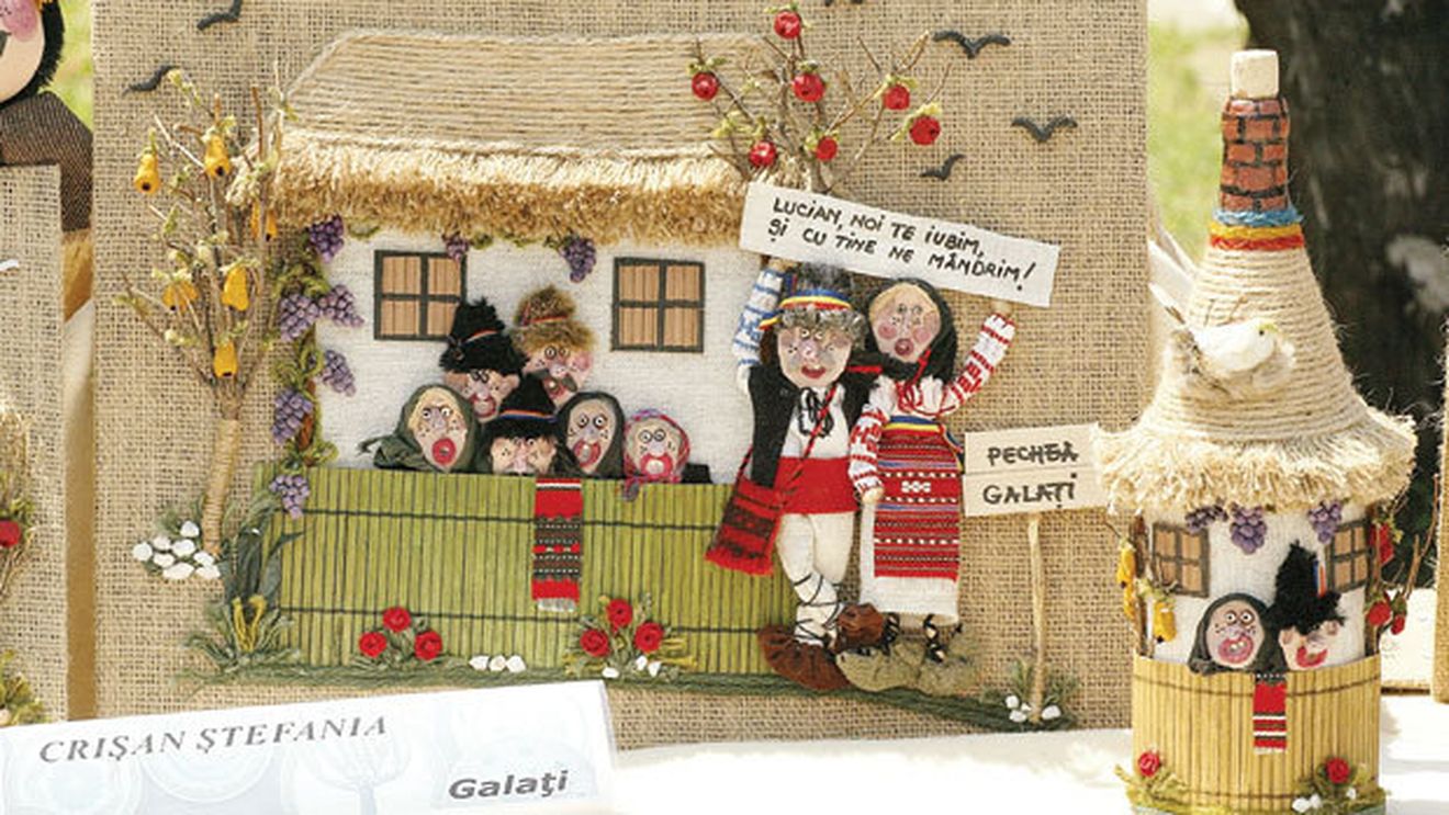 Păpușa Bute!** O femeie din Galați îl încurajează pe pugilistul român după înfrângerea cu Froch cu o păpușă "handmade"