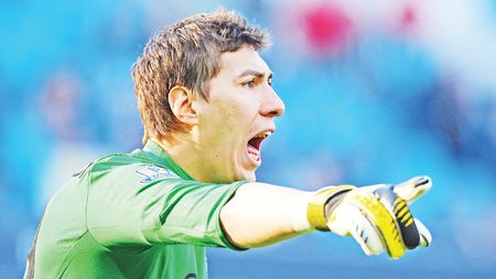 Adio, Premier League. Pantilimon e gata să plece de la City: "E dorit de Roma și Parma"