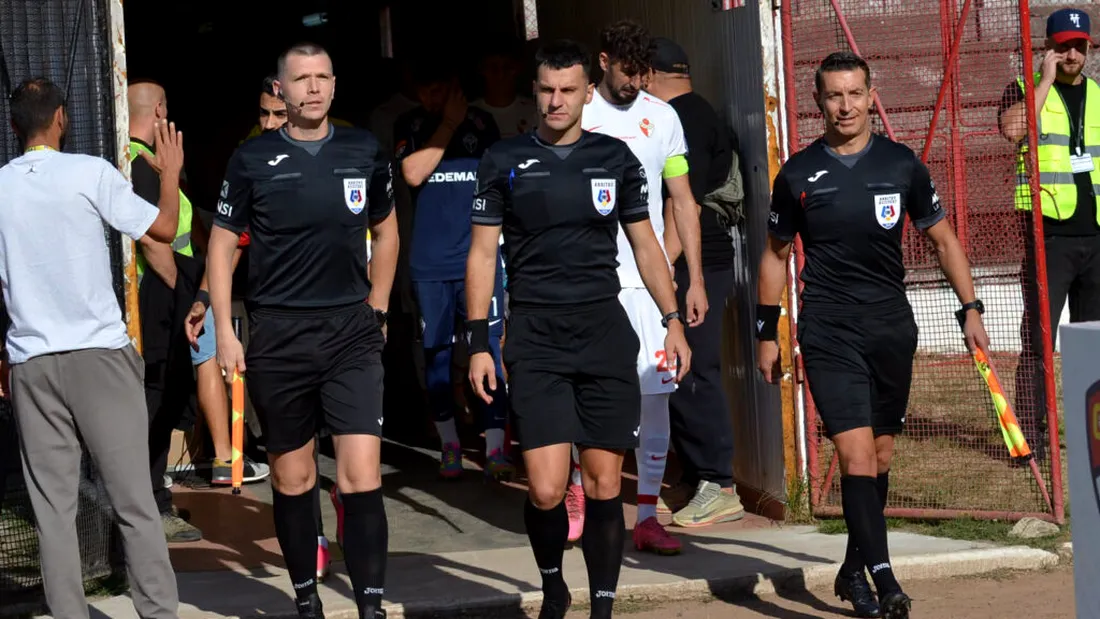 Dorinel Munteanu a dat vina și pe arbitraj după primul eșec al Reșiței pe teren propriu. Centralul Bădărău și rezerva Şuvar, ”dezmembrați”: ”Acești tineri nepricepuți nu au nicio treabă cu fotbalul” sau ”E paralel cu fotbalul, și cu regulamentul”