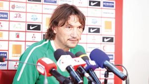 Implicat fără voia lui în scandal!** Pus la zid de Sandu și Dragomir, Bonetti are o scuză: "Dario, mai bine eviți o perioadă să faci asta" De ce tace italianul