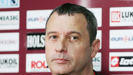 "Eu iau bani de la toți, nu se știe?"