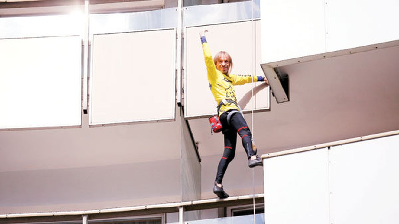 FOTO Ziua Păianjenului!**  Intercontinentalul a fost floare la ureche pentru experimentatul Alain Robert