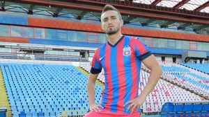 FOTO Ionuț Neagu a efectuat primul antrenament la Steaua: "Nu am ezitat să semnez! E cel mai titrat club din România"