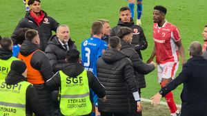 Scandal monstru între jucătorii lui Dinamo și stafful Universității Craiova! A fost nevoie de intervenția forțelor de ordine