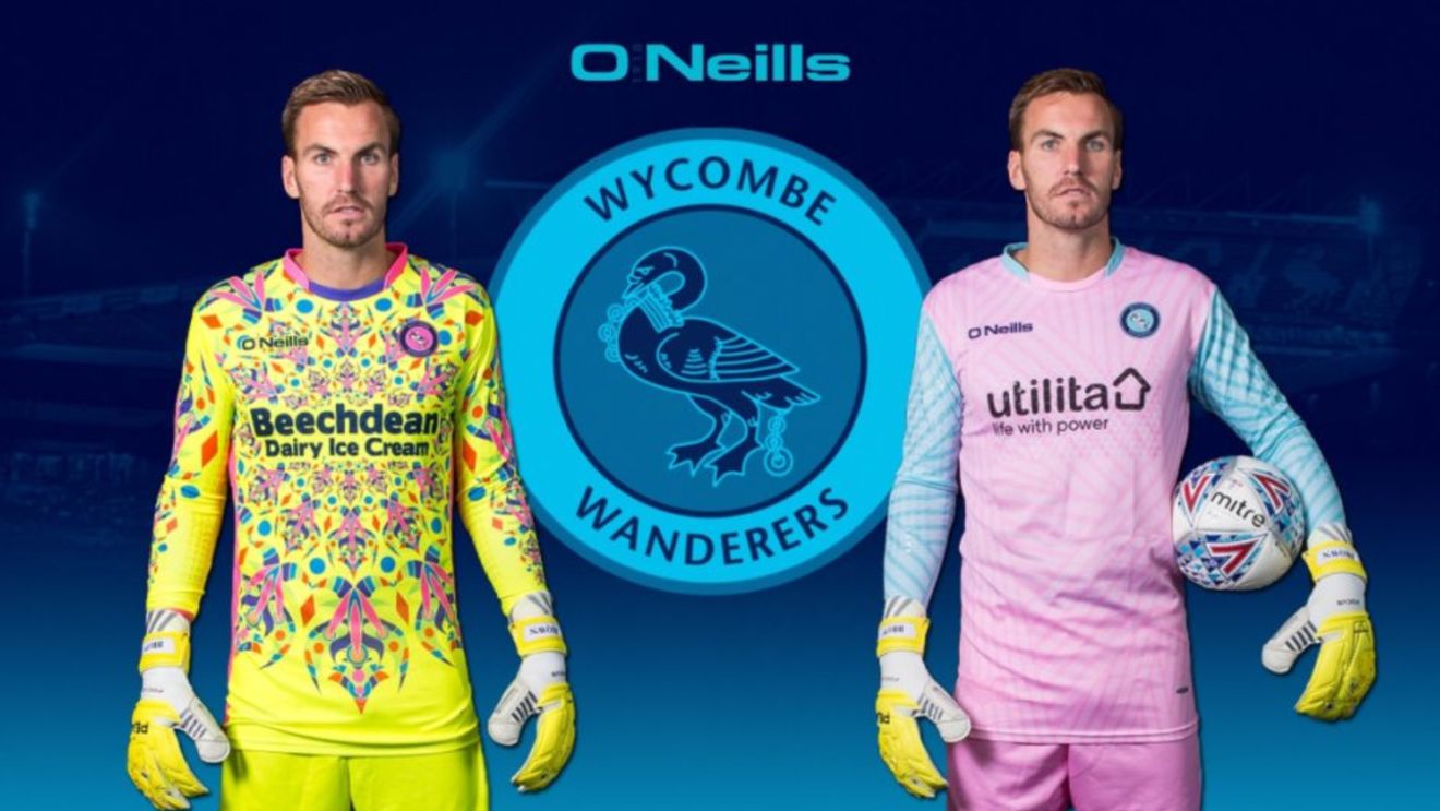 Cel mai ciudat echipament al unui portar! Își va deruta toți adversarii | FOTO