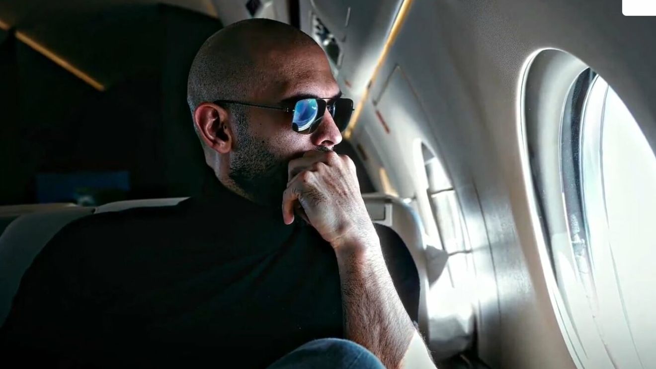 Andrew Tate, apariție incendiară cu mașina de 3.000.000 de euro, pe străzile din București. Fostul luptător MMA, poreclit King Cobra, n-a mai ținut cont de nimic