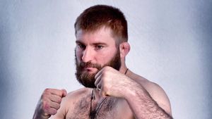 RXF 18, luni 15 iunie, Cluj-Napoca. Basarabeanul Sergiu Barbăroșă a învățat sambo la țară și dă "dureri" adversarilor