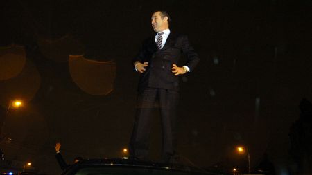 Becali a făcut din nou SHOW: **"Fanii mi-au cerut să mă urc pe mașină și să strig!" UITE ce a scandat alături de suporteri!