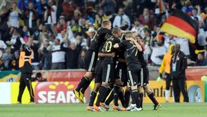 Low: "Ne bucurăm că întâlnim Anglia!"