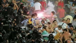 Mesaj ȘOCANT pentru fanii englezi:** "Nu vă duceți la Euro 2012! S-ar putea să vă întoarceți acasă într-un sicriu"