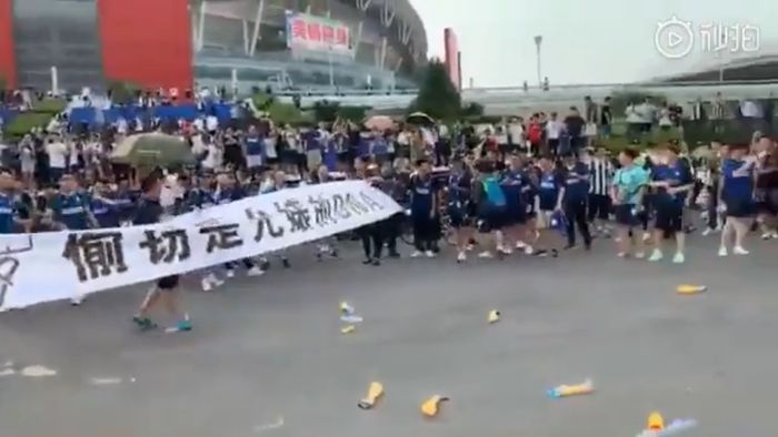 Incidente între fanii lui Inter și Juventus, înainte de meciul în care George Pușcaș a marcat! Fanii torinezilor nu au suportat mesajul afișat de rivali: "Jaful este în..."