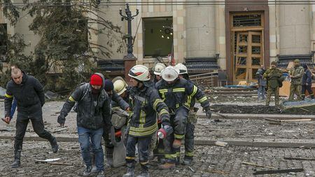 Bogătașii sportului jelesc de la distanță victimele războiului