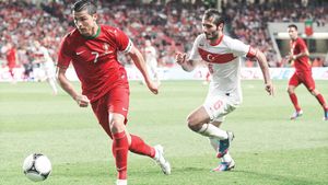 Eurovedete.ro!** Lucescu, Boloni, Hagi, Răducanu sau Petrescu au crescut multe staruri pentru CE 2012! Un altfel de "11"