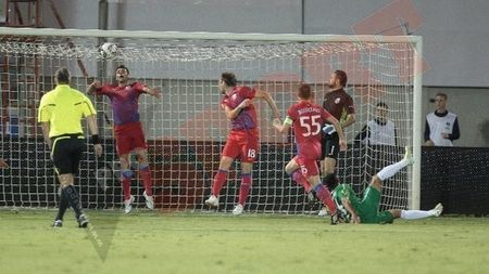 "Și-a câștigat locul de titular la Steaua!"** Becali i-a acordat votul de încredere, dar jucătorul e în pericol să rateze derby-ul cu Dinamo