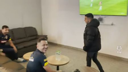 Primele imagini cu Enes Sali în tricoul echipei naționale! Cum a fost primit de Mirel Rădoi: „N-ai mai fost de mult la Mogoșoaia, nu?” | VIDEO