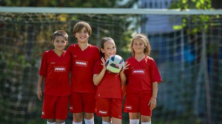 (P) Peste 1.000 de cluburi înscrise în programul Liga Punctelor PENNY – Ediția a doua! 1,55 milioane de puncte folosite pentru echiparea tinerilor fotbaliști