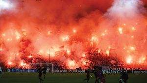 Galerie a fost tot stadionul! Chiar dacă peluza ultrașilor gazdă a fost suspendată, steliștii au avut de suportat o presiune fantastică 