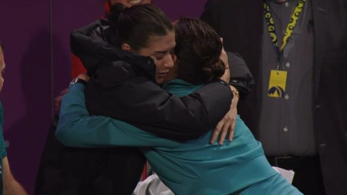 Sorana Cîrstea a luat-o în brațe pe Simona Halep, după retragerea acesteia, la Cluj. Reacția fostului lider mondial: "Chiar dacă nu am fost prietene..."