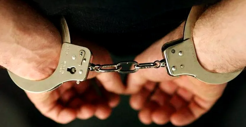 Un bibliotecar din Tulcea, arestat pentru că ar fi întreținut relații sexuale cu minore