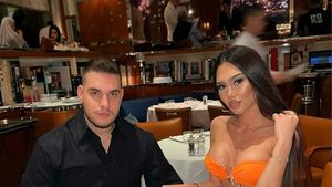 Angelo, fiul lui Cristi Borcea, îi calcă pe urme tatălui său. Tânărul își răsfață iubita ca un adevărat milionar. „Sunt norocos că te am!” | GALERIE FOTO