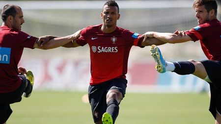 Galata, drum închis. Nani, între Juve și Monaco