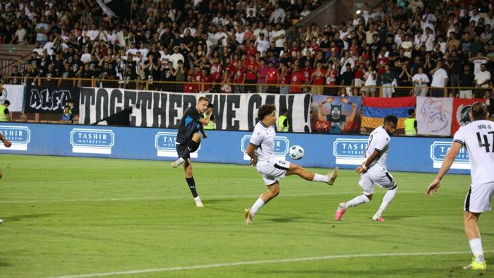 Ce nenorocit e fotbalul ăsta pe care-l iubim! Ararat Armenia - Universitatea Craiova 1-0 cu gol după penalty repetat în prelungiri. Povestea completă a eliminării dramatice pentru olteni care continuă în grupa Conference League