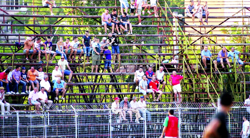 Ruină la Craiova!** Cum a ajuns urmașa Științei să se bucure că numărul fanilor a crescut la 400! Piți aducea 4000 la antrenamente