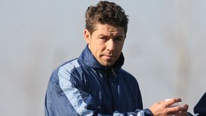 Petrescu explică despărțirea de Mara: `Nici Steaua nu a vrut să plece Rădoi, e vorba de bani!`