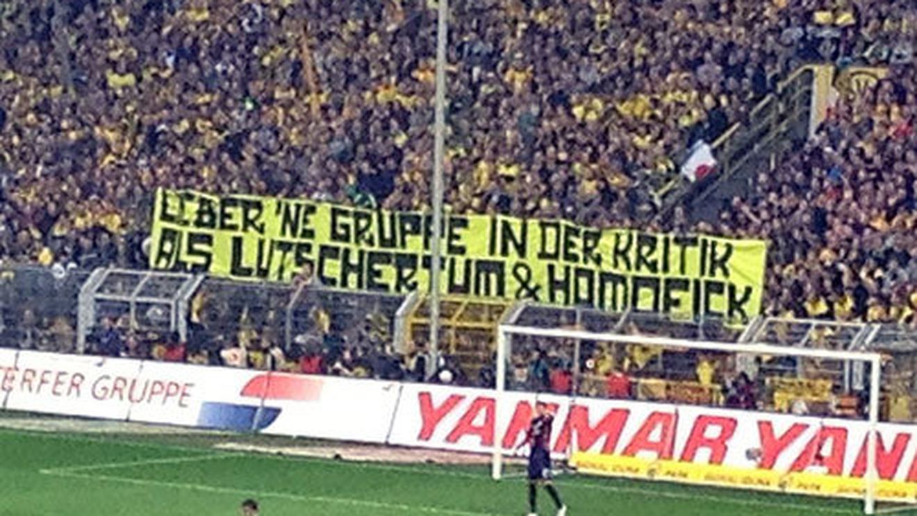 Varianta germană pentru '300 de spartani=150 de cupluri' **Dortmund le dă "ignore" fanilor: 3 ani de interdicție pentru un banner!