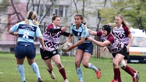 SPECIAL | ”Super Girls”. Fetele de la Poli Iași, reginele balonului oval: "Nu e un sport dur! Este mai puțin contact decât la băieţi"