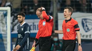 Scandal imens în Bundesliga! Partida de la Bochum, întreruptă definitiv: „Un idiot a aruncat ceva în tușier!”