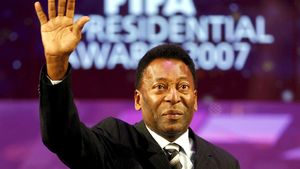 Pele, jefuit de o bandă de tineri înarmați