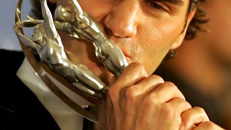 Federer a luat boala sarutului!