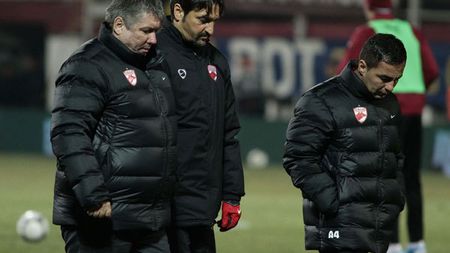 Situație incredibilă la Dinamo: "Unde sunt, la box? Să joc două minute?" Țălnar, scos din sărite de un jucător