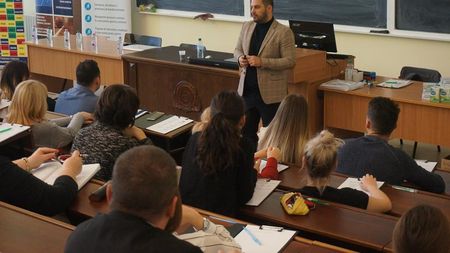 SPECIAL | Cu părinții la psiholog. "În momentul de față, în România, fiecare vede în copilul său un proiect". De unde pot veni răspunsurile la întrebarea: cum îl susțin pentru a deveni campion pe teren și unde greșesc eu?