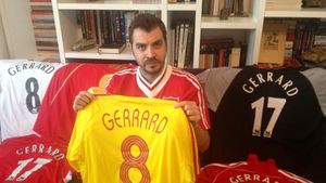 Ștucan, despre anunțul plecării lui Gerrard de la Liverpool: "N-a câștigat titlul, dar lunganul cu mina unui școlar încărcat de griji și-a câștigat un tovarăș de drum pe viață, într-o seară de mai, la Istanbul"