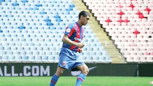 Steliștii, ironici cu Rednic**: "Cred că a glumit cu Bănel" Becali: "Nu îmi place cum sună Lankaran"