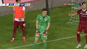 Crize de nervi și frustrare pe „Ilie Oană”! Portarul Rapidului, eliminat și trei penalty-uri consecutive ratate de către Petrolul | FOTO