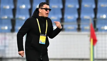 Lui Andrei Prepeliță i s-a cerut demisia după ce Gloria Buzău a remizat și la primul meci de acasă din play-off: ”Sunt obișnuit. Eu îi respect pe oameni, i-am aplaudat.” Ar fi dorit puțină șansă cu Șelimbăr