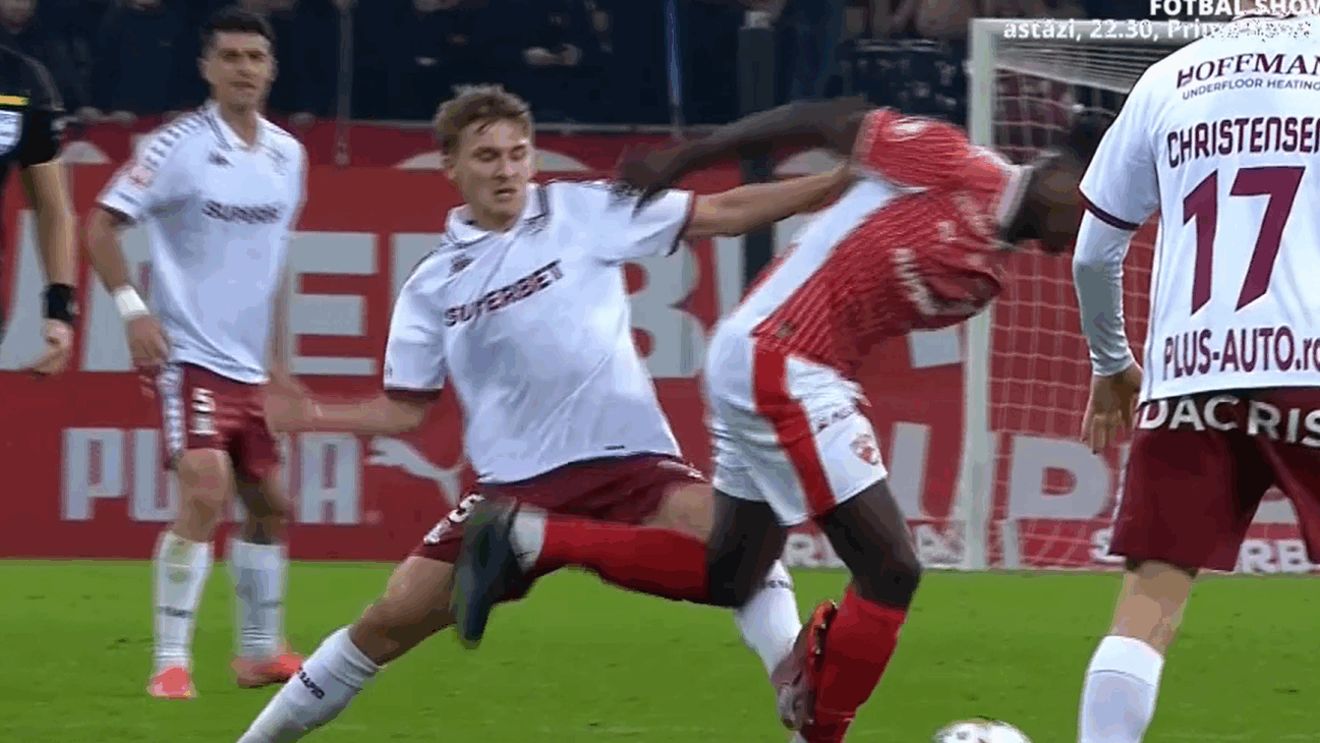 Gest stupid! Vulturar, eliminat cu VAR în Dinamo - Rapid după un fault brutal, la mijlocul terenului