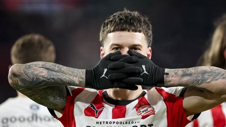 Dennis Man lovește ca fulgerul! A marcat din nou pentru PSV și e superstar în Olanda