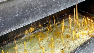 Tragedie uriașă în România, la granița cu Ungaria. Copilul peste care a căzut o poartă de fotbal a murit la o săptămână după gravul incident