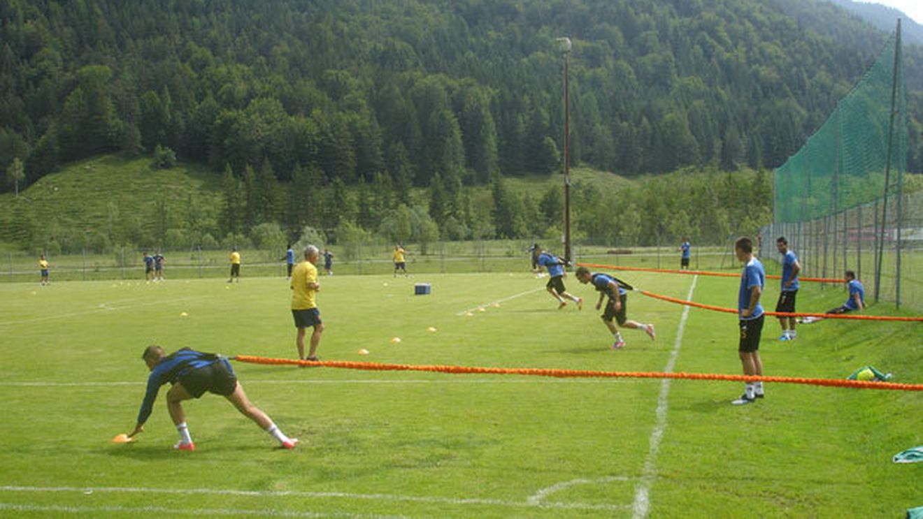 Fotbal "a la Rednic": tehnică, viteză, plăcere!** Reportaj din laboratorul unde se pregătește primul titlu al Petrolului după 46 de ani