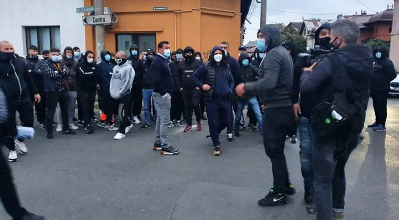 Fanii Petrolului au reacționat dur după eșecul cu ”FC U” Craiova. Au mers la stadion și le-au cerut socoteală jucătorilor: ”Peluza noastră nu tolerează mercenarii.” Viorel Moldovan, în centrul suporterilor
