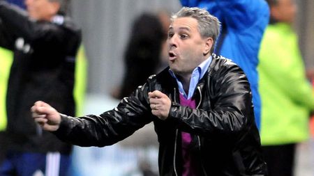 Șumudică spune că Rapidul este aproape să ia un super jucător:** "Puține echipe din lume au în lot un așa jucător! Are golul în sânge"